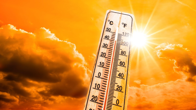 A legmagasabb fokú hőségriasztás lép életbe